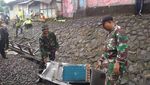 Penampakan Gerbong KRL yang Nyungsep ke Tanah