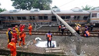 Hingga kini, ada 17 korban luka akibat peristiwa tersebut. Sementara itu proses evakuasi masih terus dilakukan. Antara Foto/Arif Firmansyah.