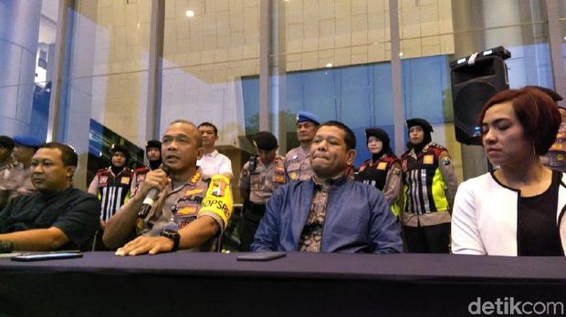 Polisi, panitia penyelenggara dan pemilik gedung/