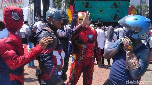 Tokoh super hero di Millenial Road Safety Festival/