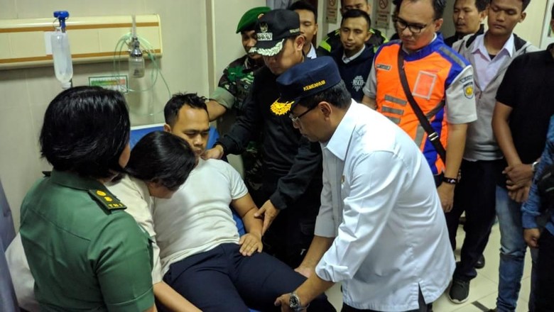 Menhub: Masinis KRL Jakarta-Bogor Terguling Belum Bisa Diajak Bicara Menhub: Masinis KRL Jakarta-Bogor Terguling Belum Bisa Diajak Bicara