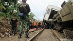 Melihat Kerusakan KRL Anjlok di Bogor Hingga ke Ruang Masinis