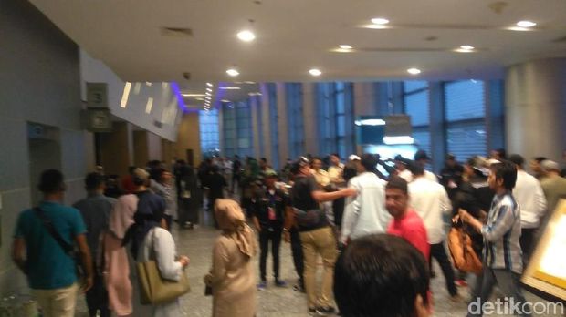 Penonton kecewa konser ditunda/
