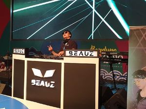 DJ BEAUZ Hibur Ribuan Milenial Bandung di YES 2019
