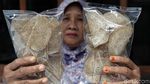 Melihat Pembuatan Kerupuk Ikan di Pulau Harapan