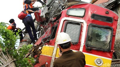 Perjuangan Petugas Evakuasi KRL Anjlok Demi Pulihnya Relasi Jakarta-Bogor