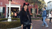 Tak hanya itu, ia juga mampir ke Tokyo Disney Sea yang tak kalah populer di Jepang (Instagram/jesicafitriana)