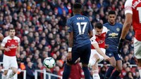 Arsenal menang 2-0 atas Manchester United dalam lanjutan Premier League. Granit Xhaka mencetak satu gol dengan tendangan geledeknya dari luar kotak penalti (John Sibley/Reuters)