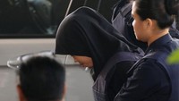 Siti Aisyah, WNI yang menjadi terdakwa kasus pembunuhan Kim Jong-Nam, dibebaskan setelah jaksa mencabut dakwaan terhadapnya pada Senin (11/3) ini. Foto: REUTERS/Lai Seng Sin