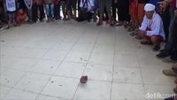 Mereka Rela Pulang Kampung Demi Bermain Permaianan Tradisional