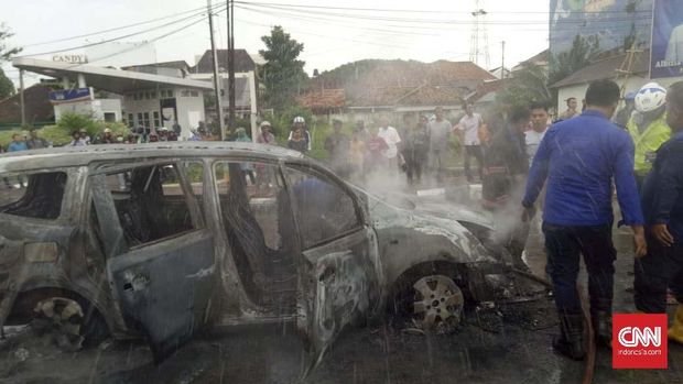 Usai Servis, Nissan Grand Livina Terbakar di Palembang