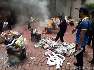 Barang Langgar Aturan Impor di Yogya Dimusnahkan, Ada Rokok Hingga Mainan