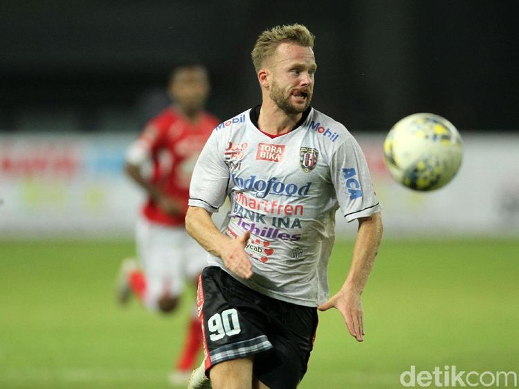 Bungkam Semen Padang, Bali United Puncaki Grup B