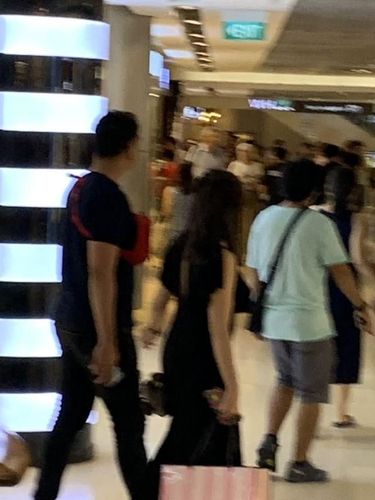 Terciduk! Foto Gandengan Mesra Diduga Wijin dan Gisel