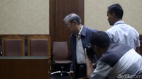 Tamin Sukardi, dituntut 7 tahun penjara dan denda Rp 400 juta subsider 6 bulan kurungan.