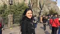 Pada akhir tahun 2017 lalu, Jessica sempat traveling ke Negeri Sakura Jepang. Di sana ia mampir ke Wizarding World of Harry Potter di Universal Studio Osaka (Instagram/jesicafitriana)