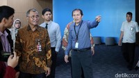 Selain itu, Wakil Ketua KPK Laode M Syarif juga menyatakan KPK tengah menunggu tambahan jaksa. Dia menyatakan kasus-kasus di KPK tersendat penanganannya karena kekurangan jaksa.