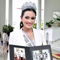 Presiden Jokowi kedatangan tamu spesial di Istana Kepresidenan Bogor, Jawa Barat, Senin (11/3/2019). Tamu tersebut adalah Miss Universe 2018 Catriona Gray dan para pemenang serta finalis Puteri Indonesia 2019. Pada unggahan Instagramnya, Jokowi pamer foto juara 3 Puteri Indonesia 2018 Jesica Fitriana Martasari. Yuk! Kenalan dengan Jesica. Foto: Instagram @jokowi