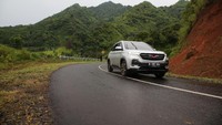 Selama perjalanan Jakarta-Sukabumi-Bandung, kami lebih banyak mencoba mode S karena terasa lebih responsif ketimbang hanya pakai mode D. Hasilnya mungkin lebih boros bensin. Istimewa/Wuling Motors Indonesia.