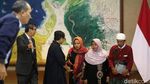 Suasana Haru Selimuti Pertemuan Aisyah dan Keluarganya