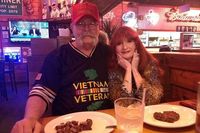 Pasangan Ini  Setiap Hari Makan di Restoran yang Sama Selama 15 Tahun