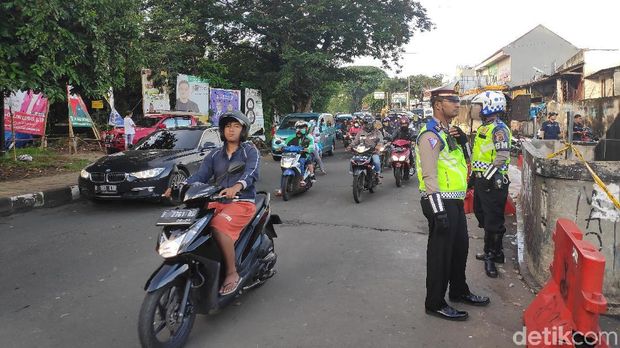 KRL Anjlok Dievakuasi, Perlintasan Kereta Kebon Pedes Masih Ditutup