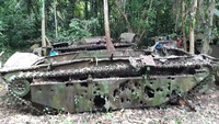 Hanya treking selama 5 menit, wisatawan sudah sampai di area tank. Ada beberapa warga yang bekerja sama dengan pemda untuk merawat tank-tank ini. (Bonauli/detikcom)