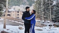 Musim dingin terbukti tak jadi halangan bagi keduanya untuk traveling. Ini saat keduanya menghabiskan waktu di Aspen, Colorado (keziatoemion/Instagram)