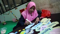 Taman Penitipan Anak (TPA) Negeri Yos Sudarso juga memiliki kepala sekolah, pengajar, dan tenaga administrasi.