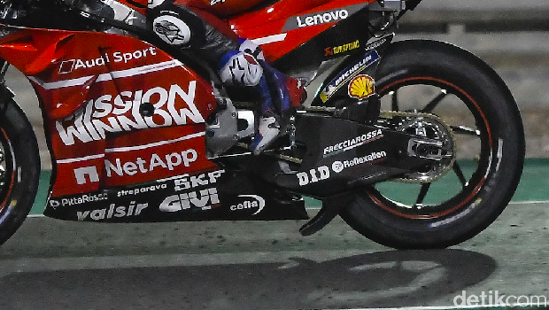 Kelihatan nggak aero kit di depan ban belakang Andrea Dovizioso?
