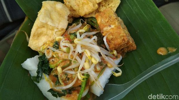 Di Blitar Pecel Sayuran Dimakan dengan Punten yang Gurih Enak