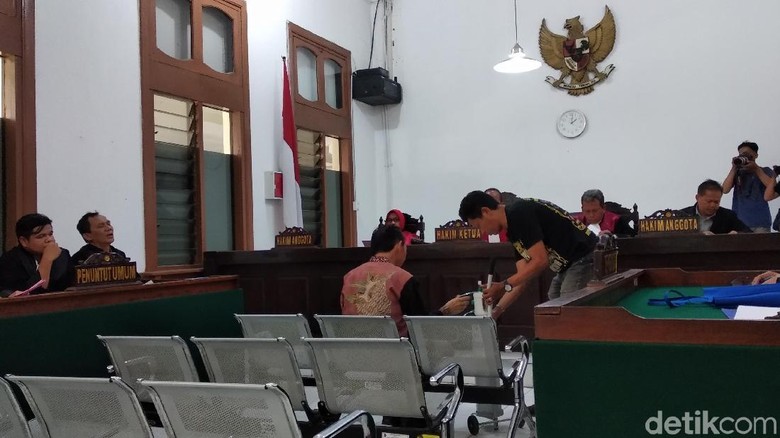 Eks Walkot Itoc Libatkan Anak di Kasus Korupsi Pasar Cibeureum Eks Walkot Itoc Libatkan Anak di Kasus Korupsi Pasar Cibeureum