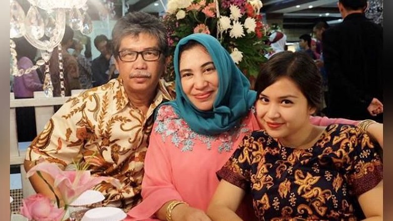 Duka Putri Titian, Ditinggal Ayah untuk Selamanya Saat Hamil Tua/ Foto: Dok. Instagram/putrititian Duka Putri Titian, Ditinggal Ayah untuk Selamanya Saat Hamil Tua/ Foto: Dok. Instagram/putrititian