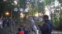Pasar Papringan Ngadiprono hanya buka tiap Minggu Wage dan Pon. Meski jarang dibuka, banyak pengunjung yang datang dari berbagai daerah (Eko Susanto/detikcom)