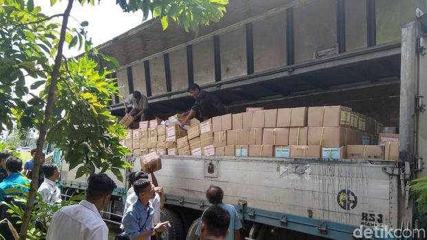 Selain itu KPU Kota Jambi juga menerima surat suara sebanyak 135.000 untuk pileg Kota Jambi dapil 4 dan 5