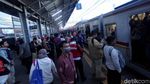 Imbas KRL Terguling, Penumpang Menumpuk di Stasiun Bojong Gede