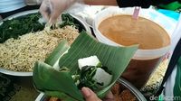 Di Blitar Pecel Sayuran Dimakan dengan Punten yang Gurih Enak