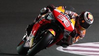 Bagi Jorge Lorenzo, debut bersama Honda tak berakhir mulus. Dia cuma finis di urutan ke-13. (Foto: Karim Jaafar/AFP)
