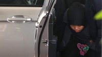Dalam persidangan di Pengadilan Tinggi Shah Alam, Senin (11/3) pagi waktu setempat, hakim Azmin Ariffin memutuskan Aisyah dibebaskan atau discharged setelah dia mengabulkan permohonan jaksa yang mencabut dakwaan pembunuhan yang sebelumnya dijeratkan terhadap Aisyah. Foto: REUTERS/Lai Seng Sin