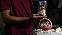 Hasil kerajinan kulit kerang di Kepulauan Seribu pun telah berhasil menembus pasar internasional, seperti Korea dan Tiongkok. Pasalnya, kerajinan dari kulit kerang ini dianggap unik dan juga langka.