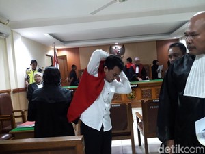 Harris Simamora Didakwa Bunuh Satu Keluarga Daperum, Terancam Hukuman Mati