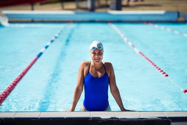 Sarah adalah seorang perenang asal Denmark. Ia pernah berkompetisi untuk Olimpiade Musim Panas 2016. Sarah Bro pun pernah memenangkan medali perunggu pada pertandingan Eropa di 2014. Foto: Instagram @sarahwbro
