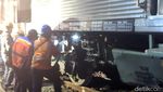 Potret Gerbong yang Sempat Terguling Kini Kembali ke Atas Rel