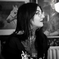 “Saya memiliki tato wajah sehingga saya tidak bisa mendapatkan pekerjaan normal, terutama sebagai pengingat untuk gigih dalam melakukan apa yang ingin saya lakukan, ungkap Kayleigh kepada Birmingham Live. Foto: Instagram @kayleighpeachtattoo