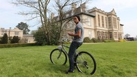  Gowes santai di Stapleford Park, Inggris (Instagram/tmski)