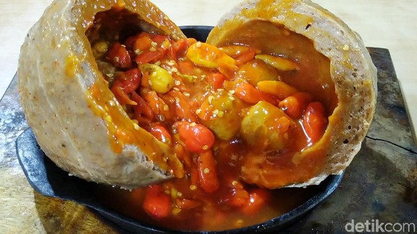 Pedas Gila! Bakso Rusuk Setan dan Bakso Lava Berlumuran Cabai