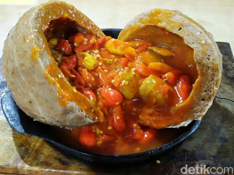 Pedas Gila! Bakso Rusuk Setan dan Bakso Lava Berlumuran Cabai