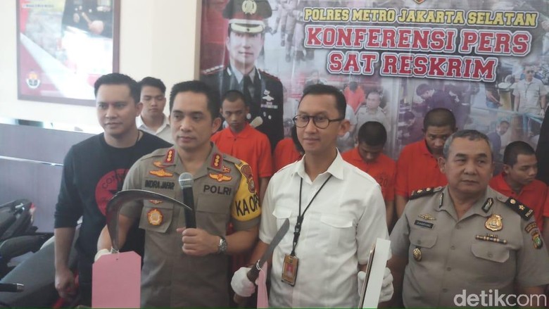 Sempat Kabur ke Lampung, 6 Begal Sadis di Jaksel Ditangkap Sempat Kabur ke Lampung, 6 Begal Sadis di Jaksel Ditangkap