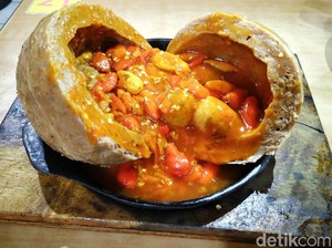 Bakso Lava Berlumur Cabai yang Pedas Gila, Berani Coba?