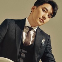 Sebelum mengumumkan pensiun, Seungri telah berkarier di dunia hiburan selama lebih dari 13 tahun. Selama menjadi penyanyi baik solo maupun bersama boyband-nya, Bigbang, Seungri sering tampil dengan gaya dandy.  Foto: Instagram/Fansite